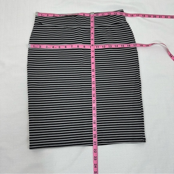 Toad&Co Women's Size Small Paseo Black Gray Striped Stretch Skirt - Picture 10 of 14